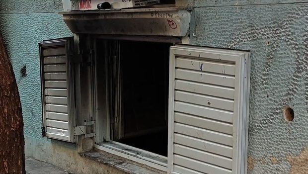 Φωτιά σε υπόγειο στον Κολωνό - Κάηκε ολοσχερώς