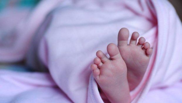 Κρήτη: Έρευνα για νεκρό βρέφος - Η 20χρονη ισχυρίζεται ότι το γέννησε χωρίς σφυγμό