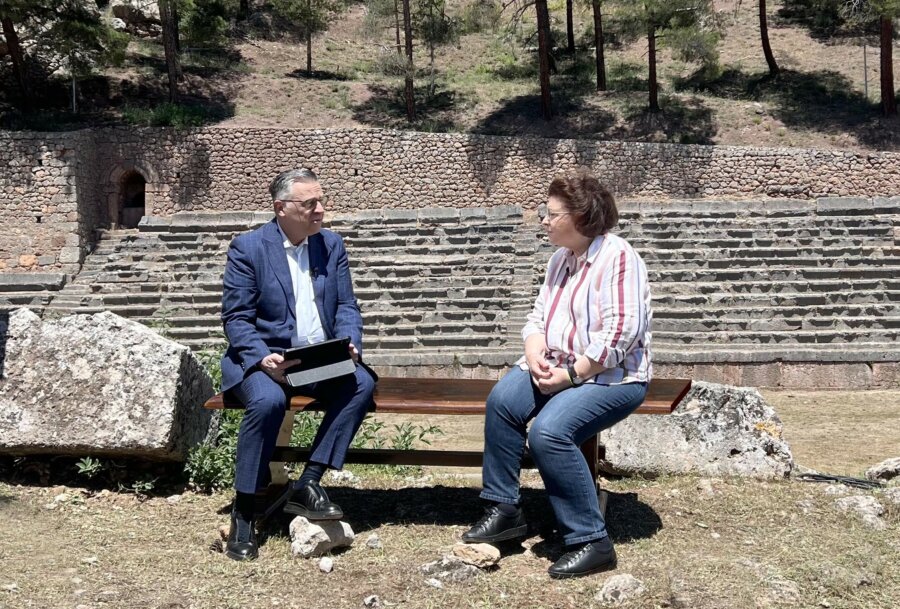 Η μαγεία των Δελφών στην εκπομπή «Στο κέντρο» – Αποκλειστική συνέντευξη με την υπουργό Πολιτισμού, Λίνα Μενδώνη, την Τετάρτη