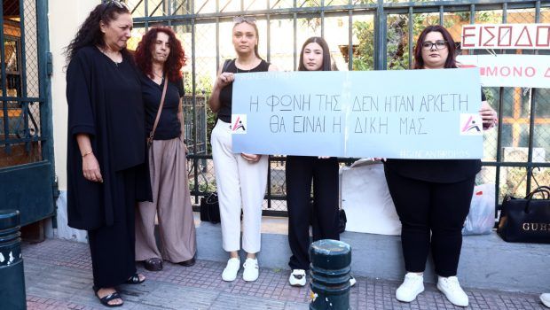 Κυριακή Γριβα: Για τις 30 Ιουνίου διέκοψε το δικαστήριο - Πλήθος κόσμου για συμπαράσταση στην οικογένεια