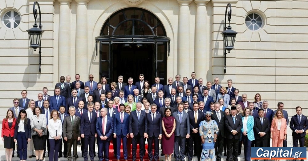 Η ελληνική οικονομία χαρακτηρίζεται από...