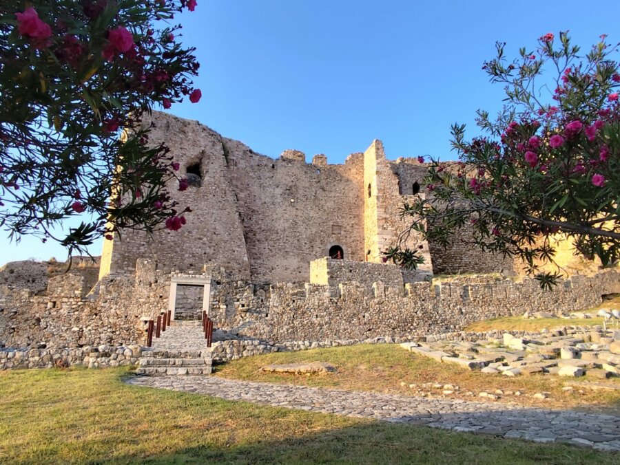 patra mendoni kastro 1
