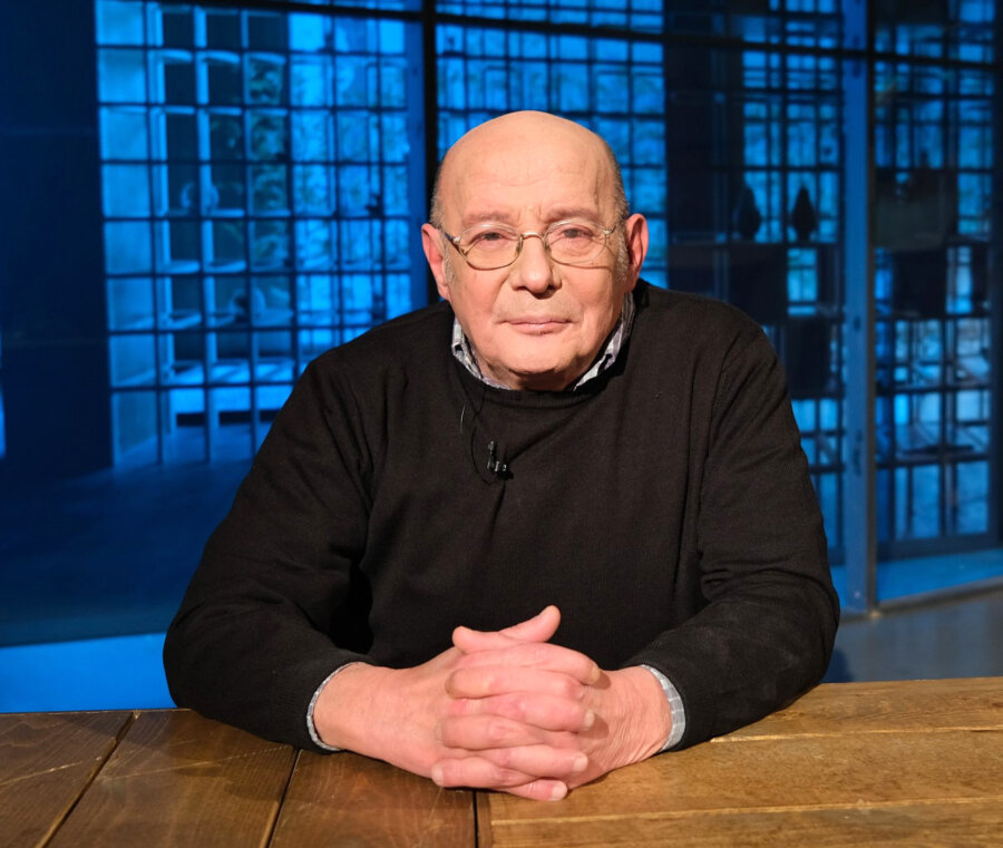 VASILIS PAPAVASILEIOU