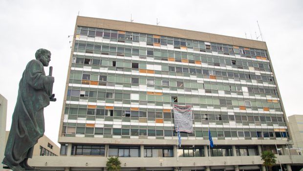 ΑΠΘ: Ισόπαλοι Αναστασιάδης και Στυλιανίδης στην ψηφοφορία για νέο πρύτανη - Επικράτησε το... λευκό