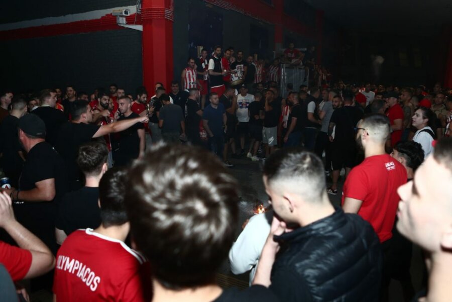 Ολυμπιακός: Χαμός στο ΣΕΦ μετά τη νίκη στο ΟΑΚΑ (pics+vid)