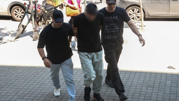«Ήθελα να τους εκφοβίσω» - Τι είπε στην απολογία του ο 49χρονος που πυροβόλησε τα στελέχη της ΕΥΠ