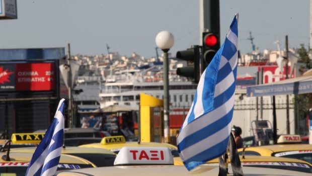 Πειραιάς: Συνελήφθη οδηγός ταξί που τετραπλασίασε το κόμιστρο σε πελάτες - Δεν λειτουργούσε ούτε το ταξίμετρο