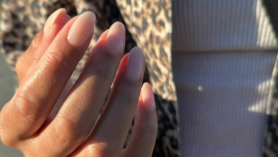 Τι είναι το «No-Makeup Makeup» μανικιούρ που είναι μεγάλη τάση;