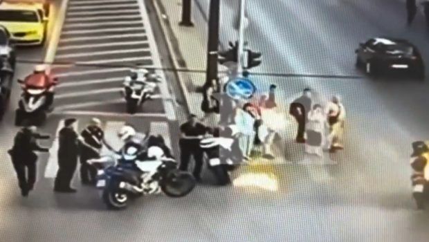 Κηφισίας: Βίντεο - ντοκουμέντο από την επίθεση με μολότοφ εις βάρος αστυνομικών