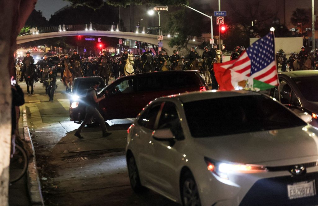 Λος Άντζελες: Απαγόρευση κυκλοφορίας στο κέντρο της πόλης – Συνεχίζονται οι διαδηλώσεις