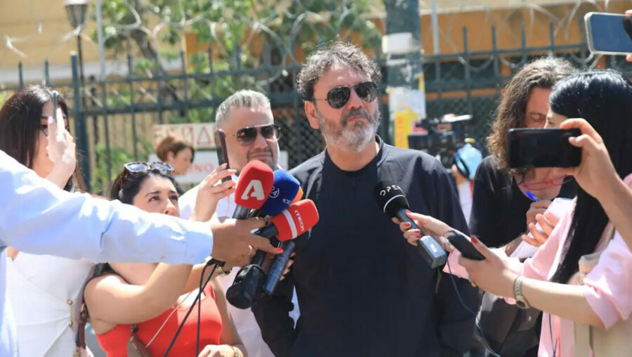 Στάθης Αγγελόπουλος: Επέστρεψε στο σπίτι του μετά τη σύλληψή του – «Θα τα πούμε μετά το δικαστήριο»
