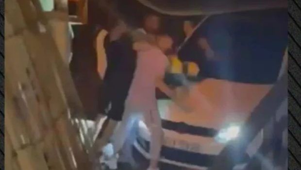 «Ζητάμε συγγνώμη εκ μέρους του» –Τι λέει αδελφή του οδηγού που ξυλοκόπησε υπάλληλο καθαριότητας