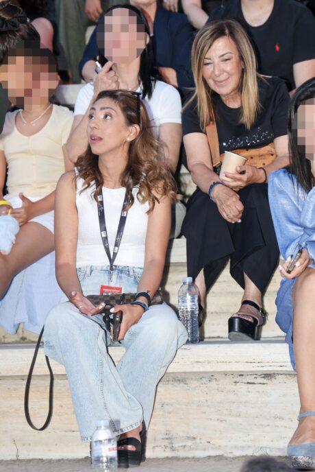 Βασίλης Καρράς: Η σύζυγός του, Χριστίνα Κεσογλίδη, και η κόρη του, Ειρήνη, στη συναυλία μνήμης του στο Καλλιμάρμαρο