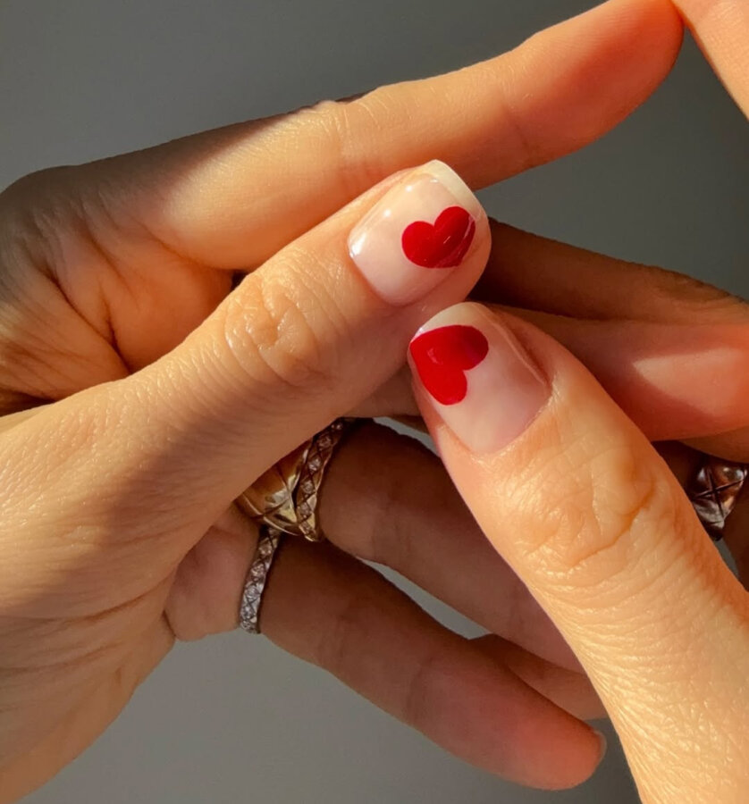 Red Nail Theory: Πώς ένα μανικιούρ μπορεί να ενισχύσει την αυτοπεποίθησή μας