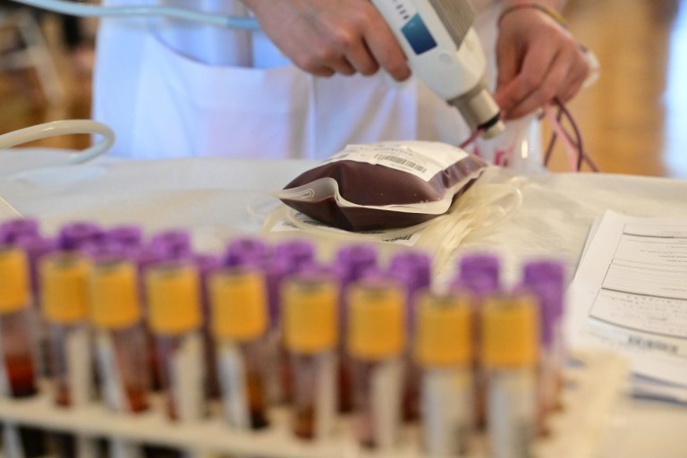 Μηνύματα ΠΑΣΟΚ και ΚΚΕ για την εθελοντική αιμοδοσία - «Πράξη αλληλεγγύης, αγάπης και ανθρωπιάς»