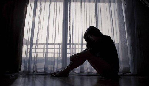 Δις ισόβια και 20 χρόνια κάθειρξη στον εργολάβο από τη Μύκονο – Βίαζε τις δίδυμες κόρες του
