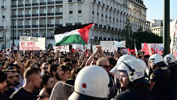 Κυκλοφοριακές ρυθμίσεις στο Σύνταγμα - Μεγάλη η προσέλευση του κόσμου