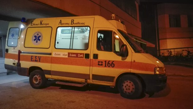 Χαλκιδική: Αυτοκίνητο έπεσε σε στάση ΚΤΕΛ - Αναφορές για τραυματίες
