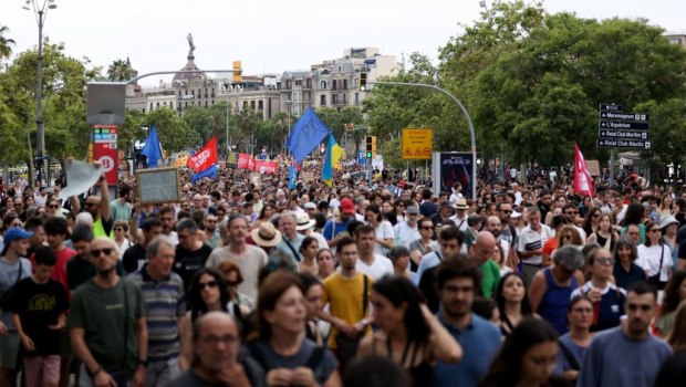 Βαρκελώνη: Διαδηλωτές «επιτέθηκαν» με νεροπίστολα σε τουρίστες - «Μας εκτοπίζουν»