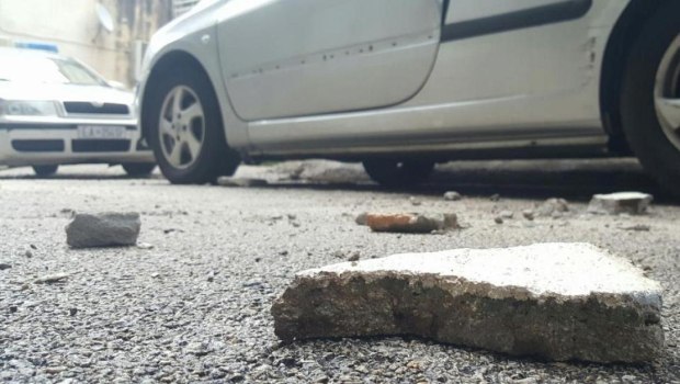 Πάτρα: Κομμάτια τσιμέντου και σοβάδες έπεσαν από πολυκατοικία - Από τύχη δεν υπήρξε τραυματισμός