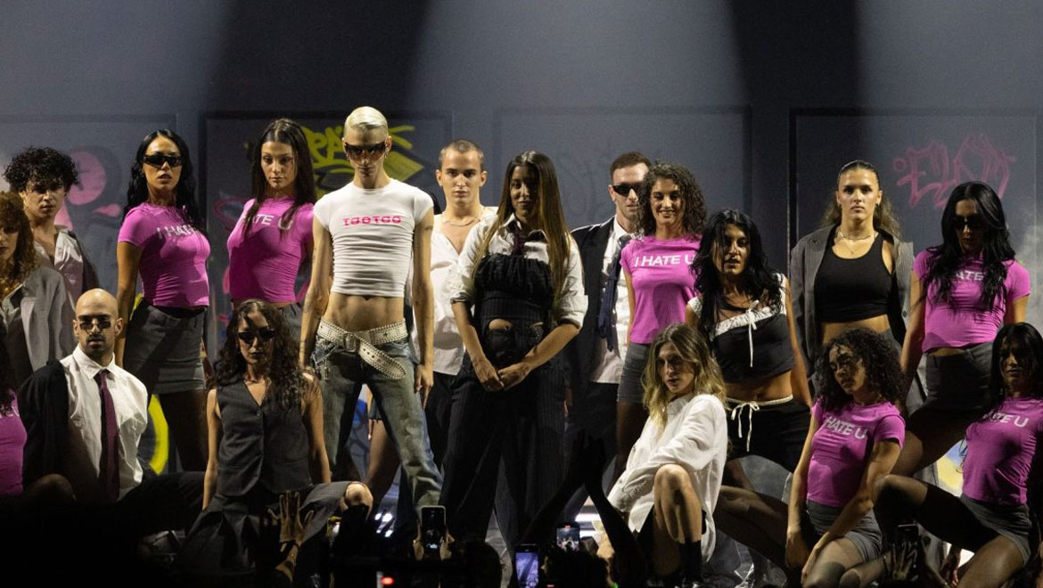 Μαρίνα Σάττι: Τα έδωσε όλα πάνω στο stage των Mad VMA 2025 - Χαμός όταν τραγούδησε το «LOLA»