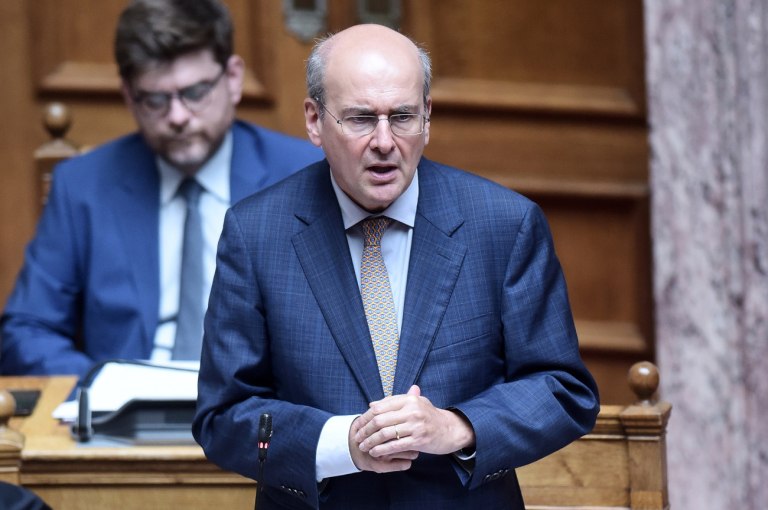 Χατζηδάκης: Διπλή ανησυχία για τη Μέση Ανατολή - Αυστηροί έλεγχοι για αισχροκέρδεια στα καύσιμα