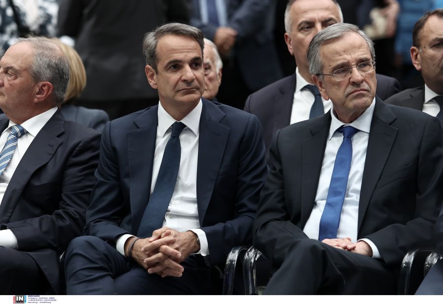 Μητσοτάκης – Σαμαράς: Γιατί πέφτουν (ξανά) στα χαρακώματα για την «ταυτότητα» της ΝΔ και τα εθνικά