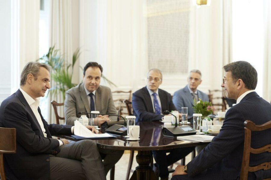 Μητσοτάκης: Συνάντηση με τον εκτελεστικό αντιπρόεδρο και CCO της Microsoft - Οικονομικός Ταχυδρόμος