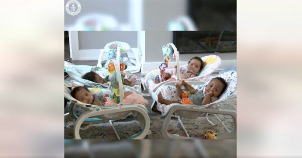 Τα πιο πρόωρα τετράδυμα που επέζησαν έγιναν δώδεκα μηνών (βίντεο)