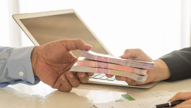 Σύμβουλος σχολικών επιτροπών «έφαγε» 400.000 ευρώ - Δεσμεύτηκαν τα περιουσιακά του στοιχεία