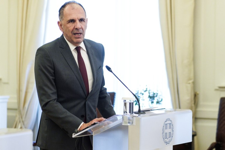 φωτογραφία στην οποία απεικονίζεται ο Έλληνας υπουργός Εξωτερικών, Γιώργος Γεραπετρίτης
