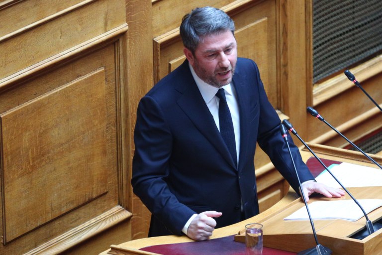 Ανδρουλάκης στην Βουλή: Ο πρωθυπουργός αποπειράθηκε την αυτοθυματοποίηση, αλλά πέτυχε την αυτογελοιοποίηση