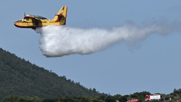 Λακωνία: Συναγερμός για φωτιά στον Άγιο Στέφανο - Και εναέρια μέσα στη μάχη της κατάσβεσης