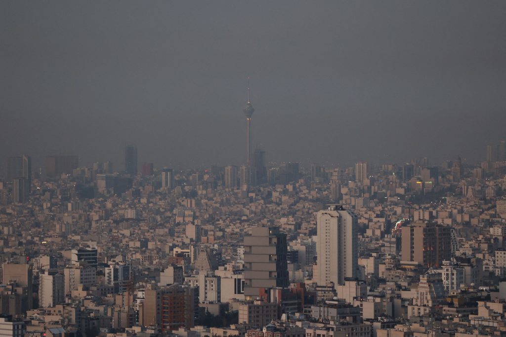 Πάνω από 1.100 στόχους έχει βομβαρδίσει ο ισραηλινός στρατός στο Ιράν από την Παρασκευή