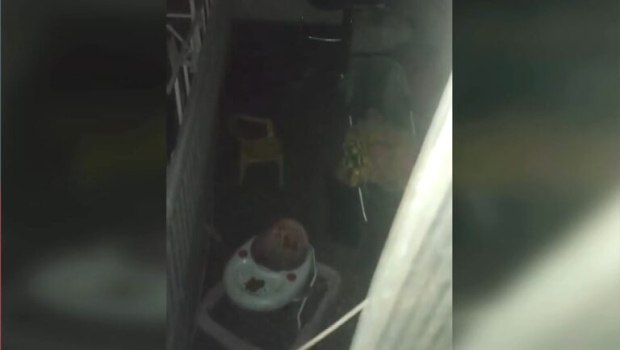 Στην Ηλεία εντοπίστηκε η οικογένεια που είχε κλειδώσει το βρέφος στο μπαλκόνι - Είχαν εξαφανιστεί μετά το επεισόδιο