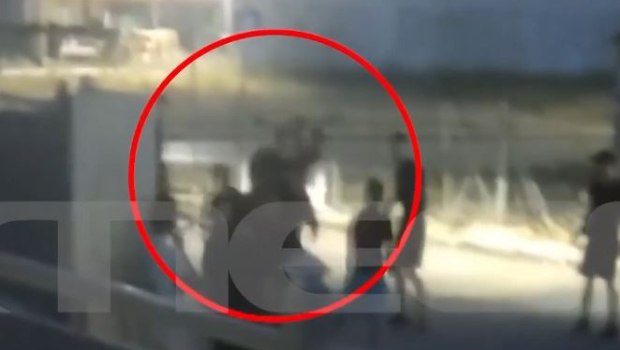 Μενίδι: Άγρια συμπλοκή ανηλίκων έξω από σχολείο με 18 προσαγωγές - Βίντεο ντοκουμέντο
