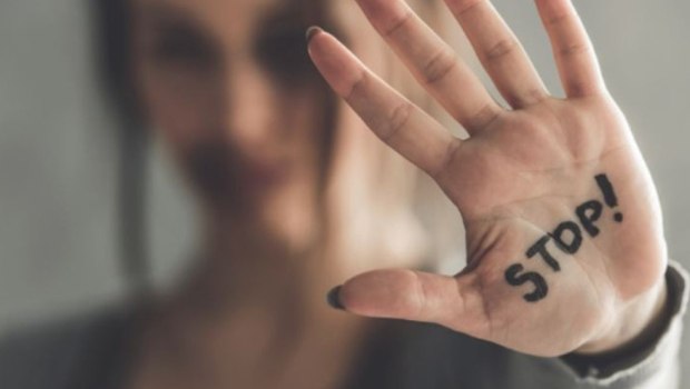 Βόλος: «Θα σας καθαρίσω όλους» - Στη φυλακή άνδρας που μαχαίρωσε τη σύζυγό του γιατί ζήτησε διαζύγιο