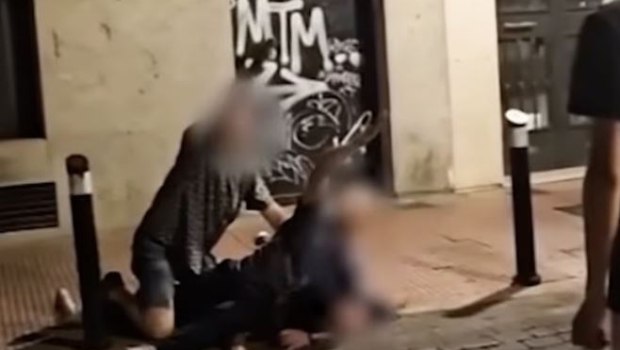 Ισπανία: Αστυνομικός στραγγαλίζει μέχρι θανάτου έναν άντρα γιατί του «έκλεψε το τηλέφωνό του»