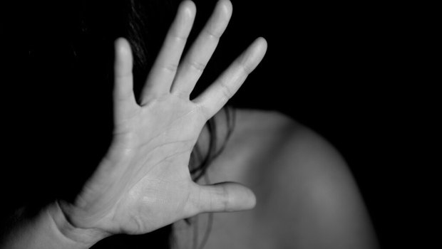 Βόλος: Καταδικάστηκε άνδρας που κλώτσησε την έγκυο σύζυγό του μπροστά στο παιδί τους