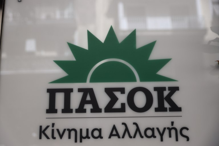 ΠΑΣΟΚ: Χυδαίοι υπαινιγμοί και καουμποϊλίκια Τσιάρα με δήθεν απειλές - Να λογοδοτήσει για το σκάνδαλο του ΟΠΕΚΕΠΕ