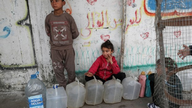 Unicef: «Τα παιδιά στη Γάζα θα αρχίσουν να πεθαίνουν απ' την δίψα»