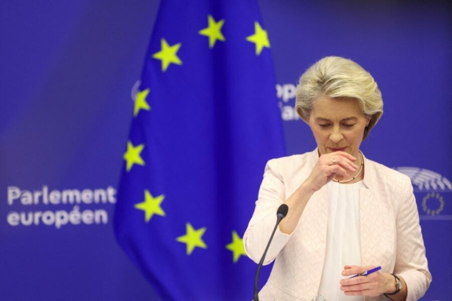 Politico για Φον ντερ Λάιεν: Οι σύμμαχοί της την απειλούν με άρση στήριξης