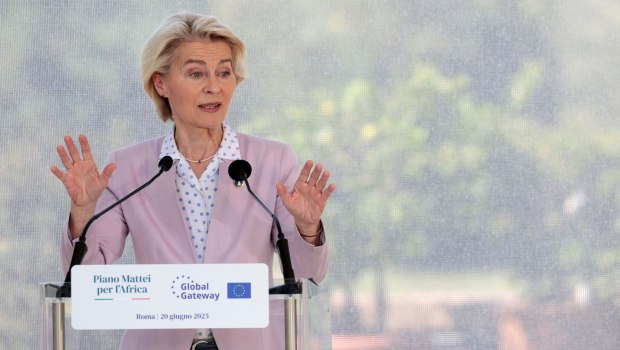 Ούρσουλα φον ντερ Λάιεν: Η σταγόνα που ξεχείλισε το ποτήρι; - Αποδυναμώνεται η βάση στήριξή της