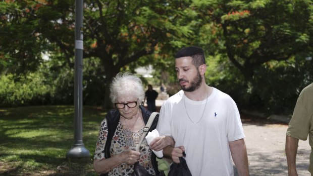 Εκτεταμένες ζημιές στο Τελ Αβίβ - Μαρτυρίες Ισραηλινών στο in μετά την ιρανική επίθεση