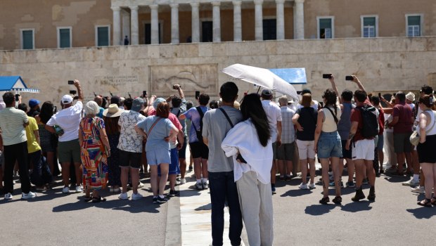 Ο ελληνικός τουρισμός σε αναμμένα κάρβουνα μετά την επίθεση ΗΠΑ στο Ιράν