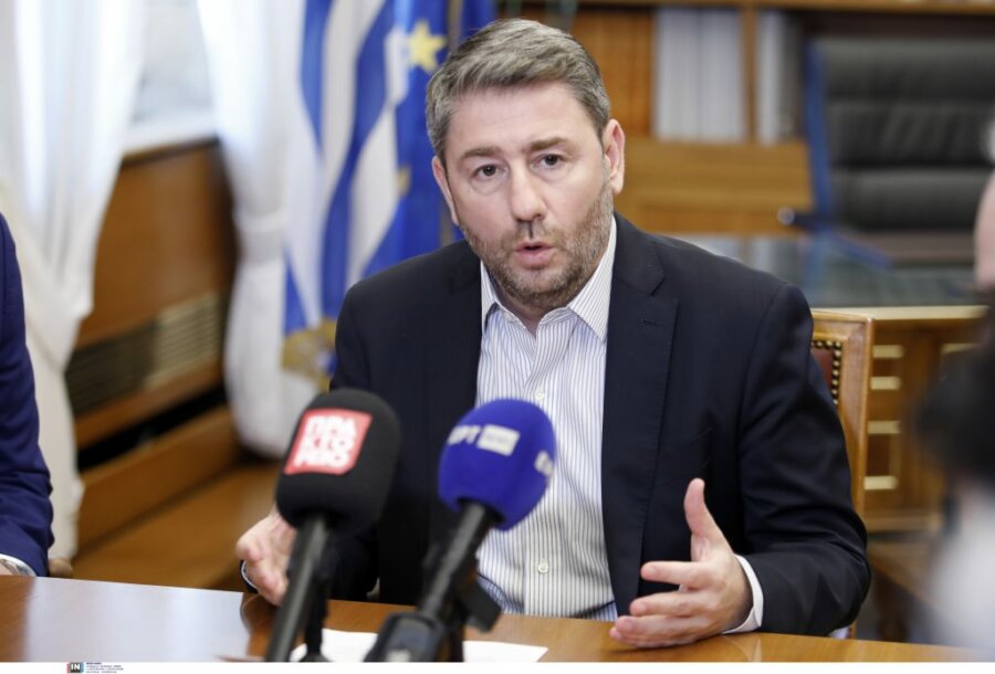 ΠΑΣΟΚ, ΣΥΡΙΖΑ: Ζητούν από την κυβέρνηση παρεμβάσεις υπέρ της ειρήνης – Την περιμένουν στην γωνία για τον ΟΠΕΚΕΠΕ