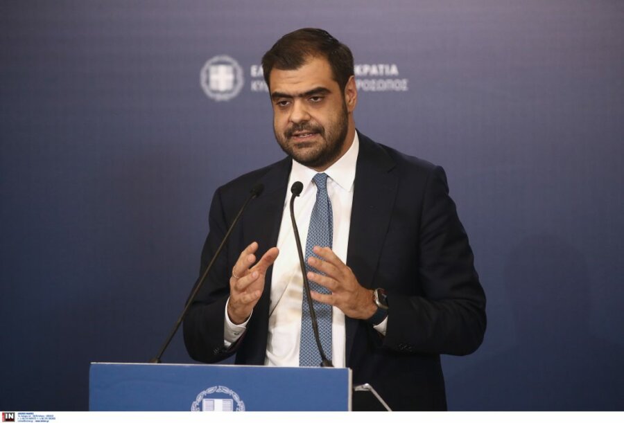 Live η ενημέρωση των πολιτικών συντακτών από τον Παύλο Μαρινάκη