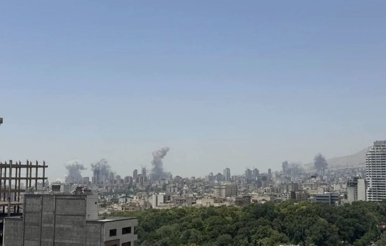 Ιράν: «Άνευ προηγουμένου» επίθεση στην Τεχεράνη - Σοκαριστικό βίντεο από τις εκρήξεις