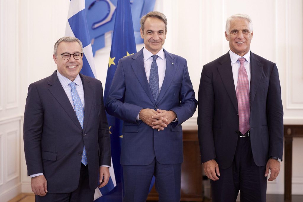 Συνάντηση Μητσοτάκη με τον επικεφαλής της Unicredit και της Alpha Bank