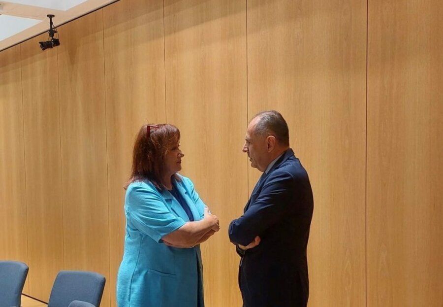 Συνάντηση Γεραπετρίτη με την Επίτροπο για τη Μεσόγειο για το μεταναστευτικό